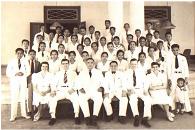 Surabaya Bijbel School 1941 (Zittende van links naar rechts Jean & Joe McKnight, F.G. van Gessel, Br. Mamahit, Bill & Gladys Patterson en een student